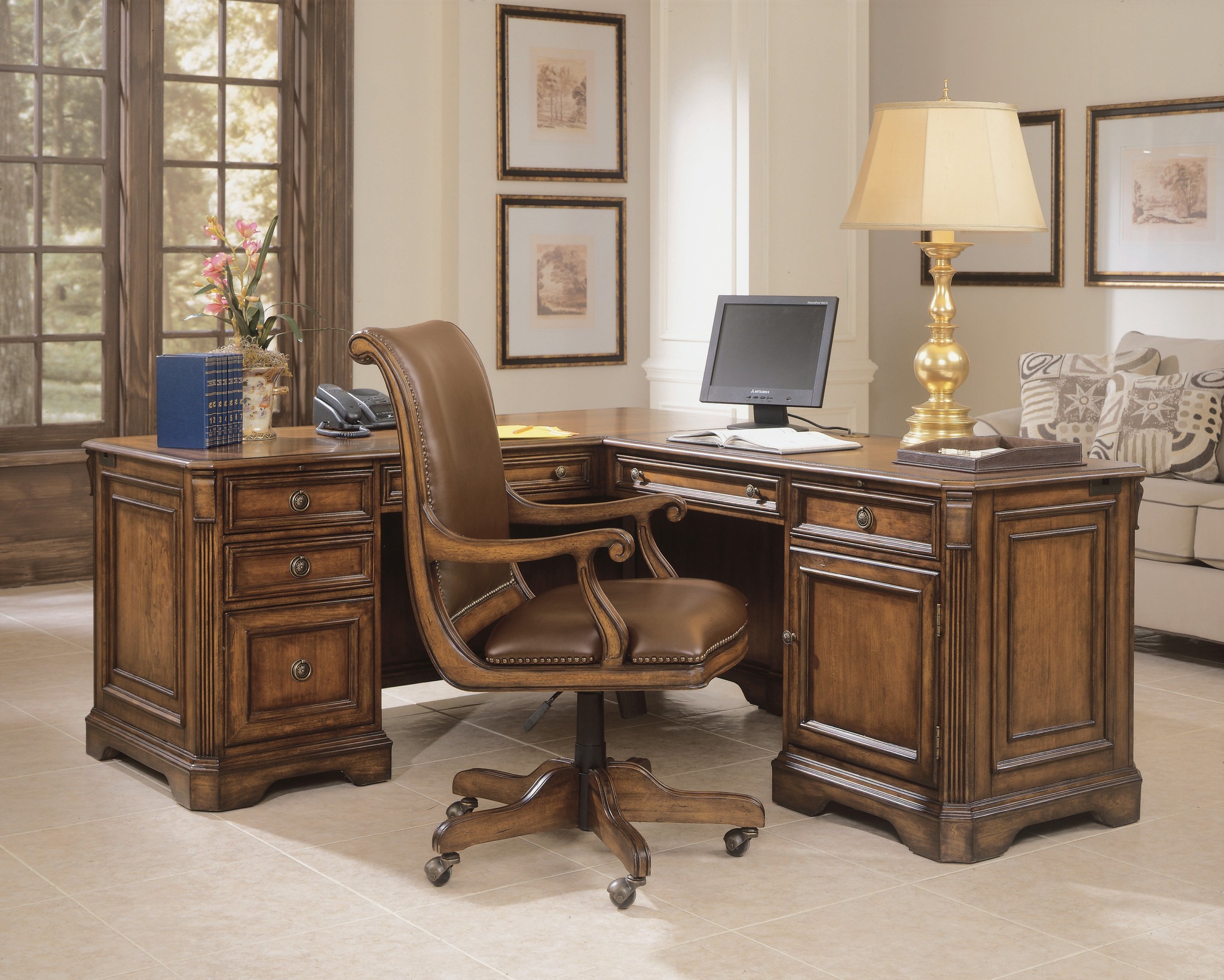 письменный стол в домашний кабинет